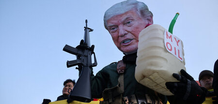 2026-01-05T032123Z_2122403888_RC2PUIAOWF2K_RTRMADP_3_USA-VENEZUE