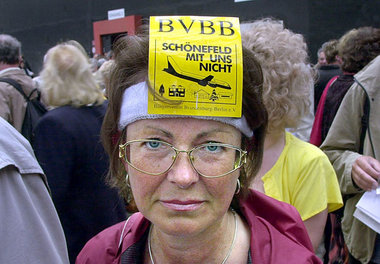 Protestkundgebung gegen den Ausbau des Flughafens Schönefeld im ...