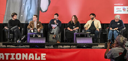 Die Teilnehmerinnen und Teilnehmer der Podiumsdiskussion: Jan Di...