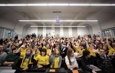 Abstimmung bei studentischer Vollversammlung an der Johannes-Gut...