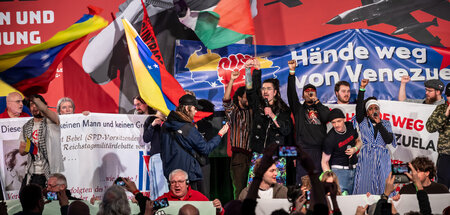 Manifestiation der internationalen Solidarität während der Konfe...