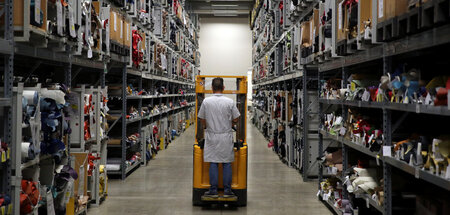 2018-06-08T170033Z_406701728_RC12213C6520_RTRMADP_3_ITALY-PRADA-