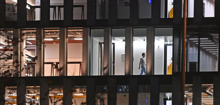 Auch in diesem Bürogebäude in München werden Nachtschichten eing...