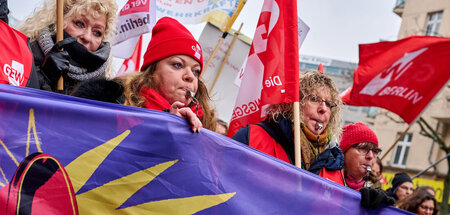 Tausende Beschäftigte im ganzen Land legten am Donnerstag die Ar...