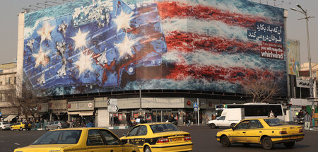 2026-01-26T080718Z_1930105641_RC2W8JAQDGYP_RTRMADP_3_IRAN-TRUMP-