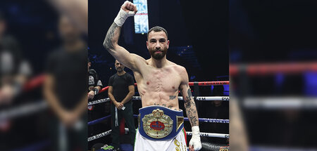 Darian Yasar mit WBF-Gürtel_web.jpg