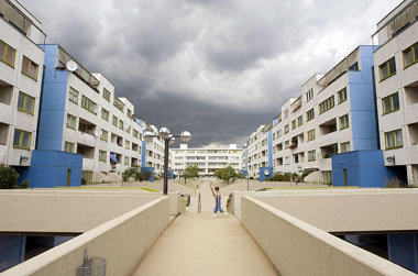Hochhaussiedlung Sonnenallee in Berlin-Neukölln: 2006 privatisie...