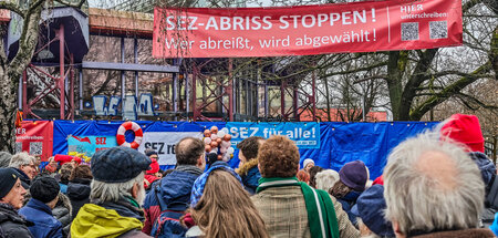 Rettungsringe und klare Botschaft an den Senat: Kundgebung vor d...