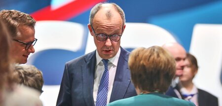 Steht seiner Vorgängerin gegenüber: Bundeskanzler Friedrich Merz...
