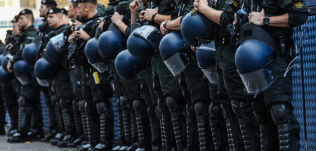 In Polizeiuniformen tummeln sich mehr Rassisten als im Rest der ...
