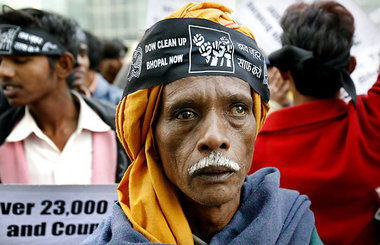 Wasser und Erde immer noch vergiftet: Demonstration gegen den ve...