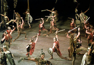 »Kultereignis aus der Zeit des siegenden Sozialismus« – Inszenie...