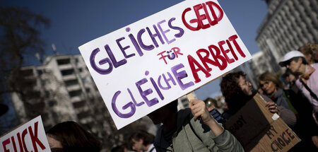 Eine Schande ist, dass solche Schilder noch notwendig sind (Berl...