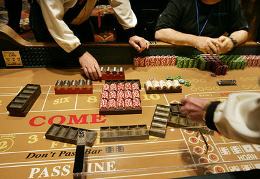 Die Einsätze bitte: Beim Würfelspiel »Craps« dürften die Gewinn-...