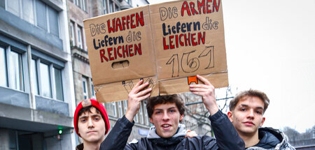 Kein Kanonenfutter: Jugendliche beim ersten Schulstreik gegen We...