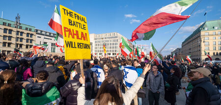 Schneller als die Kriegsgegner: Einige tausend Iranerinnen und I...