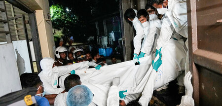 Nach dem SOS der »Dana« kam Sri Lankas Marine zu Hilfe. Viele Se...