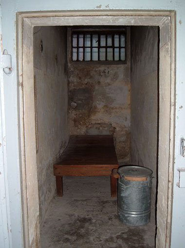 Isolierzelle in Hohenschönhausen, als es noch zentrale U-Haftans...