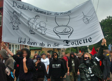 Wegen einer Antifademonstration kamen viele Neonazis zu spät zum...