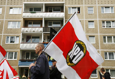 Neonazis in Halberstadt: Im April 2006 demonstrierte die NPD dur... Neonazis in Halberstadt: Im April 2006 demonstrierte die NPD dur...