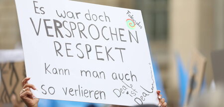 Demo von Kitabeschäftigten vor dem Berliner Abgeordnetenhaus (11...