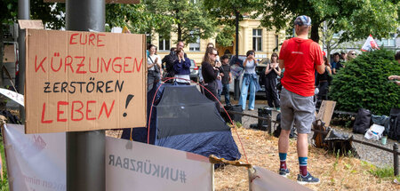Protestkundgebung der Jugend- und Sozialhilfeeinrichtung Pfeffer... Protestkundgebung der Jugend- und Sozialhilfeeinrichtung Pfeffer...