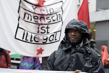 Demo gegen den Frauenabschiebeknast in Neuss am 28. November