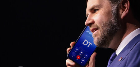 Zumindest hat er Trump nicht unter »Gott« eingespeichert: Vance ...