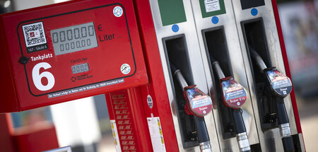 Gegenüber den Mineralölkrämern lässt der Kanzler weiter Milde wa...