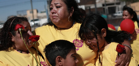 Rund 50 Menschen demonstrieren gegen die Militarisierung der US-...