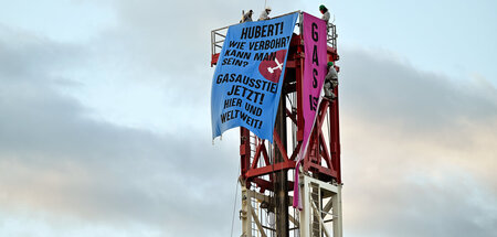 Protestaktion gegen Gasbohrung an einem Bohrturm in Reichling, B...