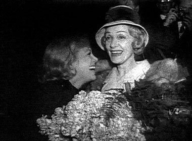 »Die 30 besten Berlin-Filme«. – Marlene Dietrich und Hildegard K...