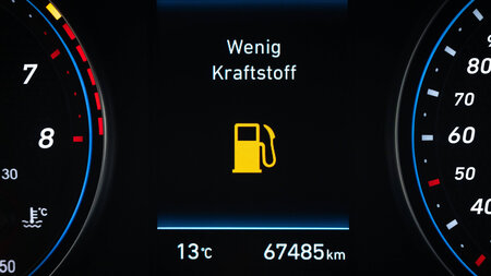 Könnte nicht der Kanzler auch mal auf irgendeiner Landstraße lie...