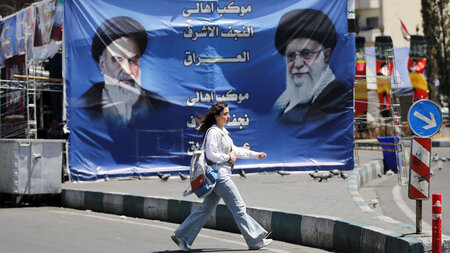 Straßenszene in Teheran: Nach den zerstörerischen Bombardements ...
