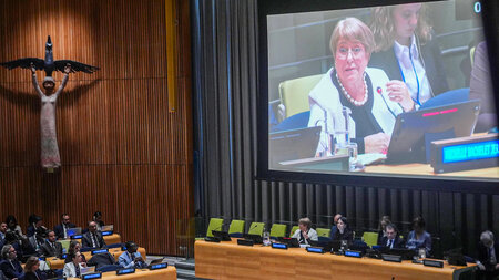 Kandidatin Michelle Bachelet bei ihrem Vorstellungsdialog vergan...
