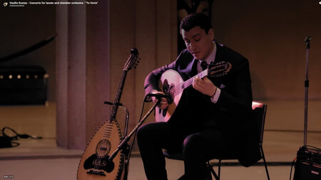 Geschmeidige Wendungen: Vasilis Kostas an der Laute