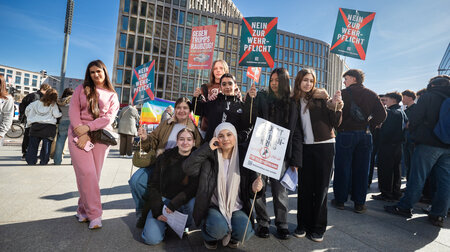 Keine Lust auf den Schützengraben: Jugendliche beim Protest gege...