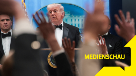 Donald Trump schimpft gerne über Medien, die angeblich Fake-News...