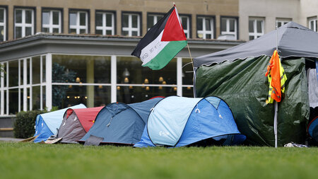 Mit einem Camp protestierten die Studenten gegen die Kooperation...
