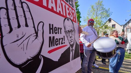 Auch die Arbeiter sind gegen den Kanzler – wenn auch aus ganz an...