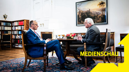 Der Typ da rechts soll den Märchenonkel geben, dann wird's schon...