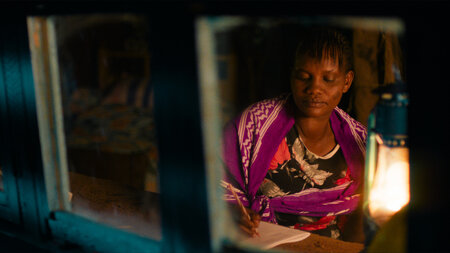 Sarah Karei in »One Woman One Bra« (2025)