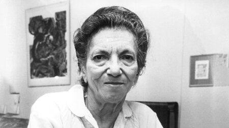 Rose Ausländer in ihrem Zimmer im Nelly-Sachs-Haus in Düsseldorf...