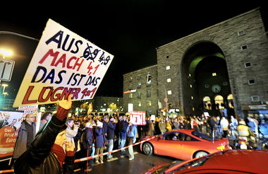Verkehr lahmgelegt – Spontandemonstration am Donnerstag abend vo...