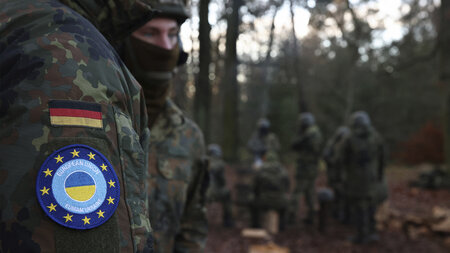Insbesondere müsse mit Kiews Truppe zusammengearbeitet werden, f...