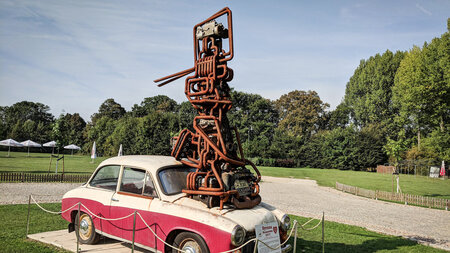 Sinnbild sinnloser Überkonstruktionen. Kunstwerk von Jerzy Bohda...