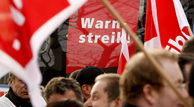 Arbeitskampf der Münchner Straßenbahner im Februar 2009. Nächste...