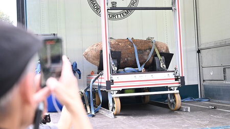 Bereit zum Abtransport: Entschärfte Fliegerbombe aus dem Zweiten...