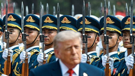 Trump wurde in Beijing mit großem Aufgebot und militärischen Ehr...