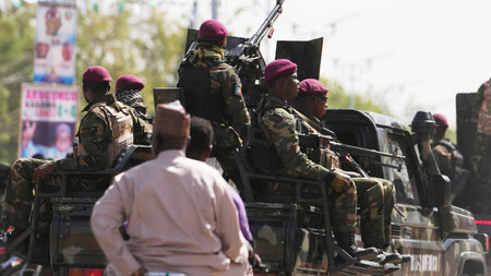 Zunehmend präsent und tödlich: Patrouille des nigerianischen Mil...